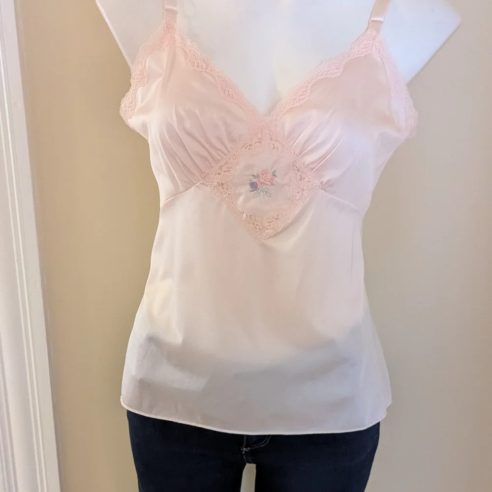 Vintage Lorrane pale pink camisole with lace trim size M - Picture 5 of 9